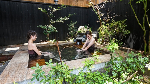 和室10〜12畳　お庭に広々客室露天風呂付